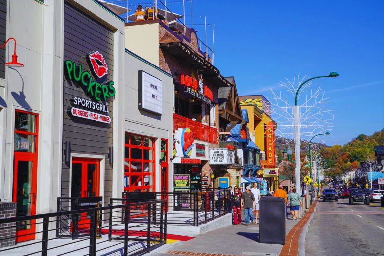 5 Best Bars to Grab a Drink in Gatlinburg